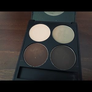 Salon Perfect dark purple eyeshadow pallet